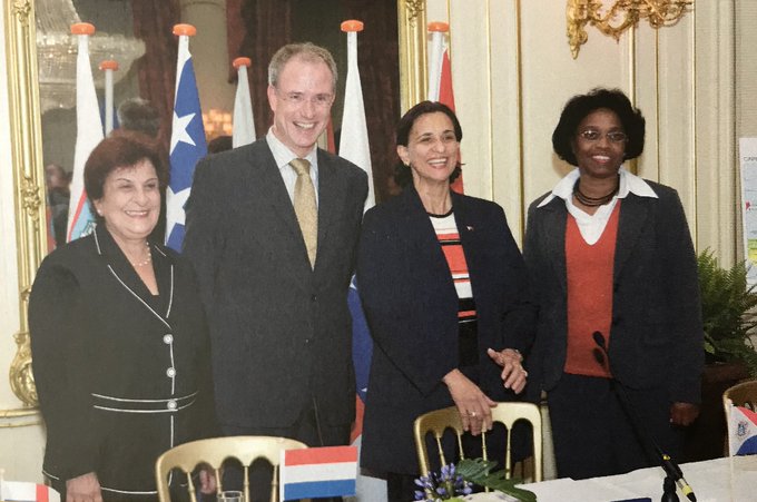 Boudewijn Steur (@boudewijnsteur) on Twitter photo Op deze dag in 2010 veranderde de staatkundige positie van de Nederlandse Antillen. Curaçao en Sint Maarten werden een zelfstandig land binnen het Koninkrijk der Nederlanden (net als Aruba), terwijl Saba, Sint Eustatius en Bonaire de status van openbaar lichaam kregen
<a href="/lapperre/">Roald Lapperre</a> Op deze dag in 2010 veranderde de staatkundige positie van de Nederlandse Antillen. Curaçao en Sint Maarten werden een zelfstandig land binnen het Koninkrijk der Nederlanden (net als Aruba), terwijl Saba, Sint Eustatius en Bonaire de status van openbaar lichaam kregen
<a href="/lapperre/">Roald Lapperre</a>