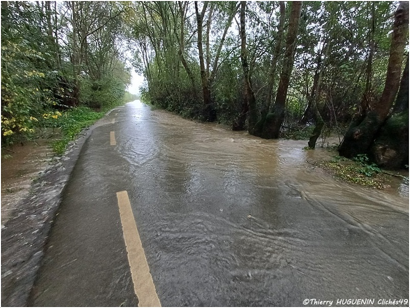 Cliches49's tweet image. Quand Kirk nous rend visite dans le secteur angevin...
#tempetekirk #tempete #meteorologie