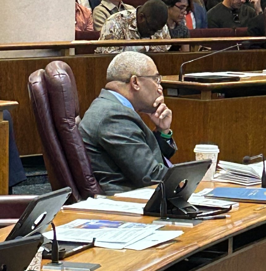 As ⁦<a href="/ChicagosMayor/">Mayor Brandon Johnson</a>⁩ team leaves tonight for London til Tuesday - in what’s billed as “a broader tourism push” AND the ⁦<a href="/ChicagoBears/">Chicago Bears</a>⁩ game Sunday - 
Ald Burnett invited but said no.