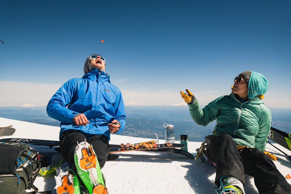 All-day adventures, zero knee aches. Renoun skis keep you carving from first chair to last run. Don't forget the mid-mountain snacks! 
•
•

#skiing #ski #mountains #skis #renounskis #renoun #adventure #peaks