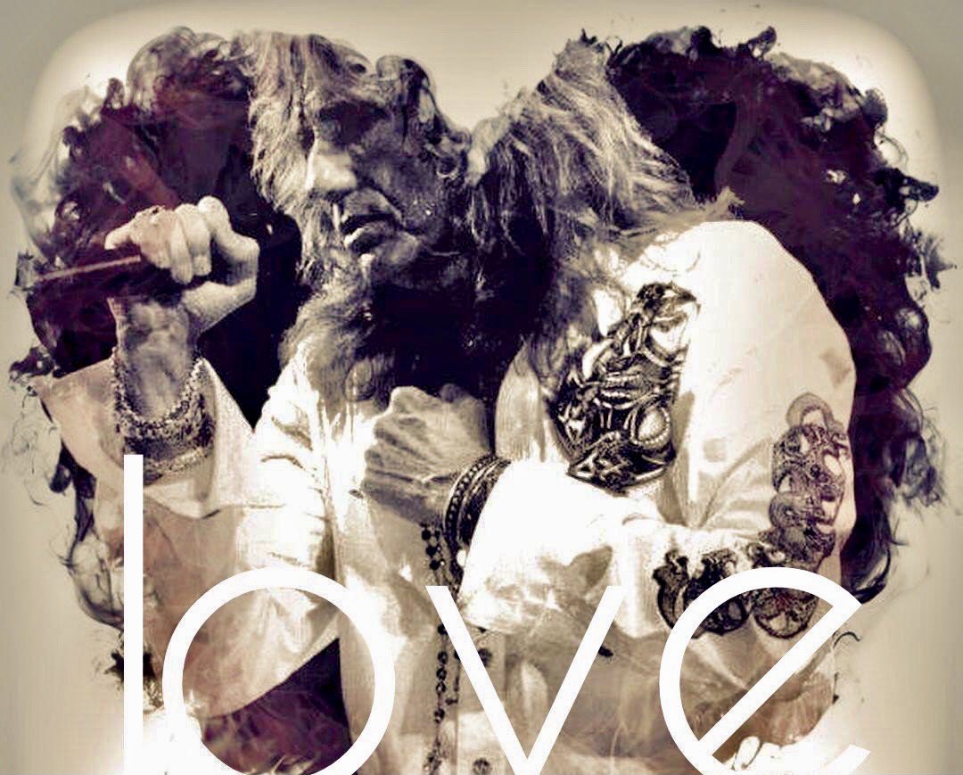davidcoverdale's tweet photo. Whitesnake - Yours For The Asking (Official Music Video) https://t.co/LSvluWZnpN via @YouTube

New Mix Coming Soon On THE SOLO ALBUMS Box Set!!! 💝💝💝💝💝 https://t.co/h7o4cxLqpR