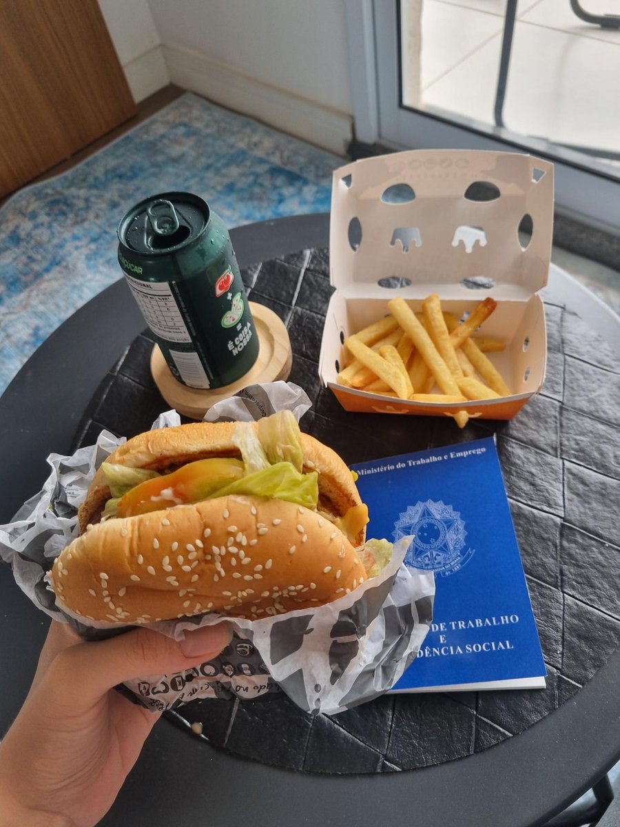 voltando a comer de graça e ganhar dinheiro fazendo piada aqui 

VOLTEI 🔥