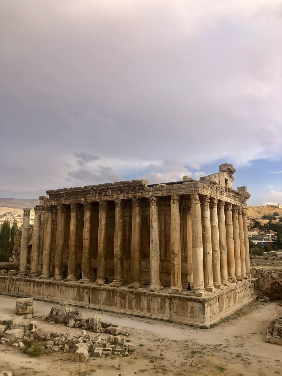 andrelopeztomas's tweet image. 🇱🇧El Líbano es un país de una riqueza natural,humana y gastronómica desbordante. Entre sus pequeñas fronteras, hay enorme diversidad de paisajes y realidades.
Al ser de las privilegiadas que llaman al país de los cedros hogar,siento la responsabilidad de compartirlo cada día.

🧵