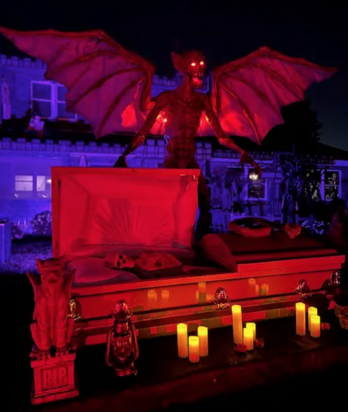 MoniqueJSerena's tweet photo. 💀Get ready to get SPOOKED! Check out these Halloween decorated houses across Long Island. 

👻https://t.co/FdYH2Id515
.
.
#Halloween #halloweendecor #halloween2024 #longisland #longislandhomes #nassaucounty #suffolkcounty #spookyseason https://t.co/eR62mnCx16