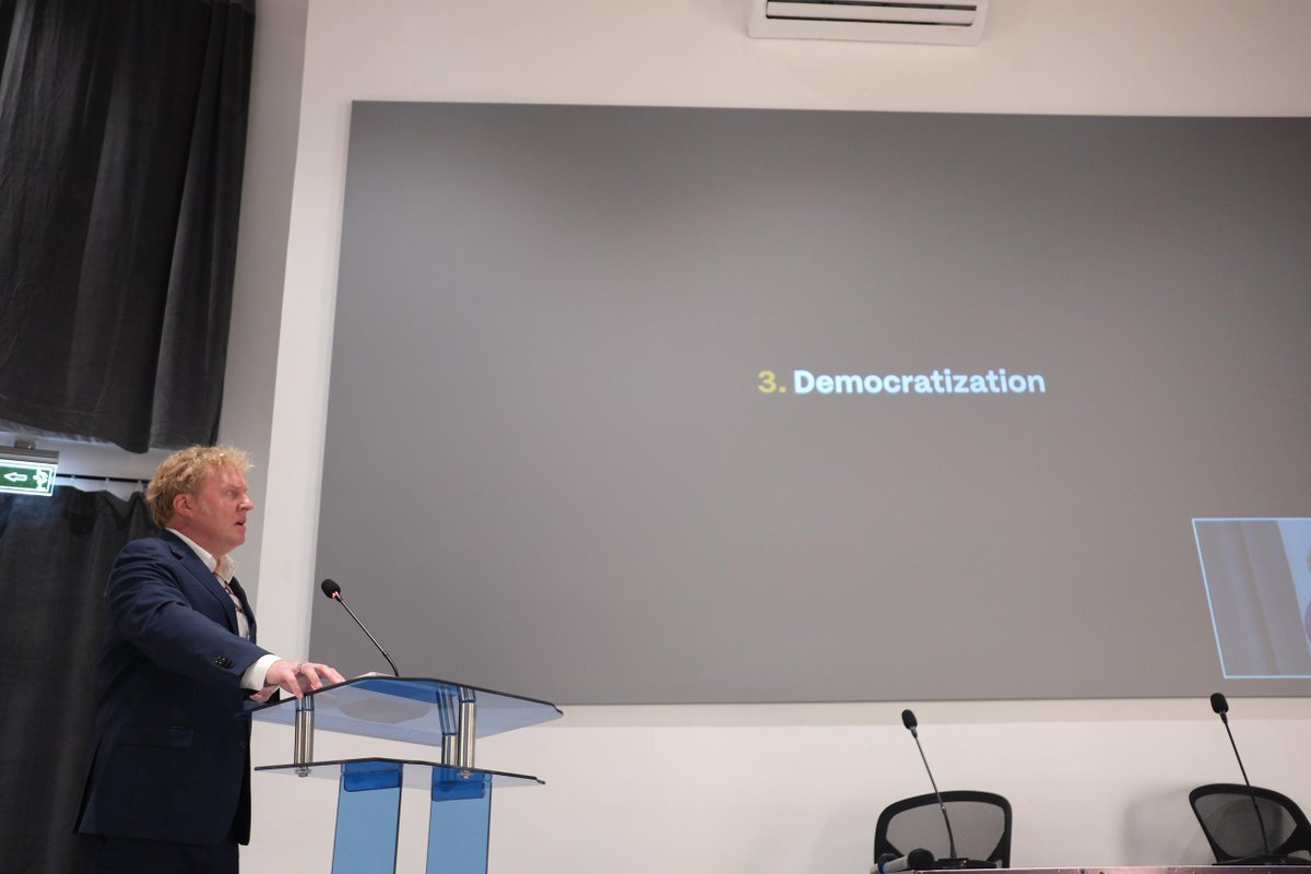 acegid_igh's tweet image. 💎Dr. Ben Fry: Hands-on learning is key to understanding data! Tools like DelPhi &amp;amp; Rowboat enable active engagement. Gone are the 90's days! Now, we have phylogeny apps on mobile phones, thanks to tech advancements. Constructivism in action!

#ACEGIDat10