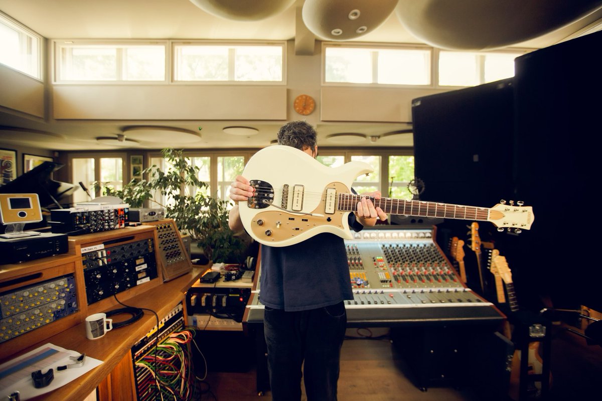 the ‘Gretsch Princess Antonoff Electromatic CVT’ is alive!

you may have noticed prototypes of this on bleachers tour. ive been working on it for years getting it just perfect for the studio and the stage .. my first <a href="/gretsch/">The Gretsch Company</a> signature. a mix of the princess and the jazzmaster.