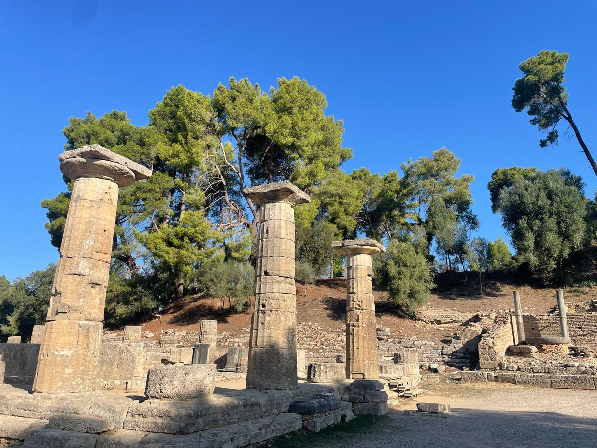 AcadOlympiqueFr's tweet photo. [🇬🇷AIO]
 
Des nouvelles d’Olympie🇬🇷🇫🇷

Moment d’histoire et de culture pour notre représentant @AliiRamdane et les étudiants du séminaire à l’AIO - @IOA_Official - avec une visite du site antique d’Olympie, son musée archéologique et bien évidemment le stade d’Olympie
#CEOF #ANOF https://t.co/MNDwaBh38B