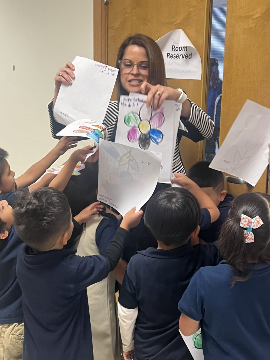 lhamby52's tweet photo. Our New Principal, we love her. Happy Birthday!  We all enjoyed celebrating you today. 
@StevensParkDISD @I_ColonMoya https://t.co/WdRCcsjE65