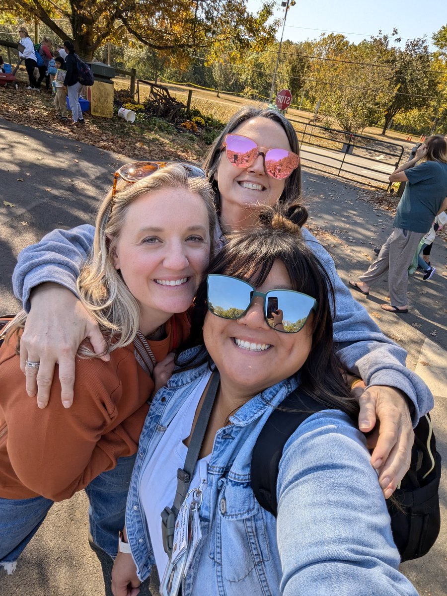 The best time with the best group of people 🥰 #HappyHillendale #Linvilla