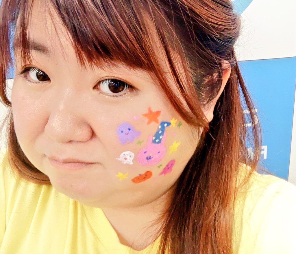 uzuki_com's tweet photo. おはようございます☀
モーニングライブはじまるよー🐰✨✨
聞いてねー！
さとみちゃん(@_Sa_Sa_Sa_)が描いてくれたおばけちゃんたちが可愛すぎて
スタジオ戻ってからも写真撮ったよ🤣
今日もイベント情報盛り沢山！！
#こしがやエフエム https://t.co/X7hcweQq1Z