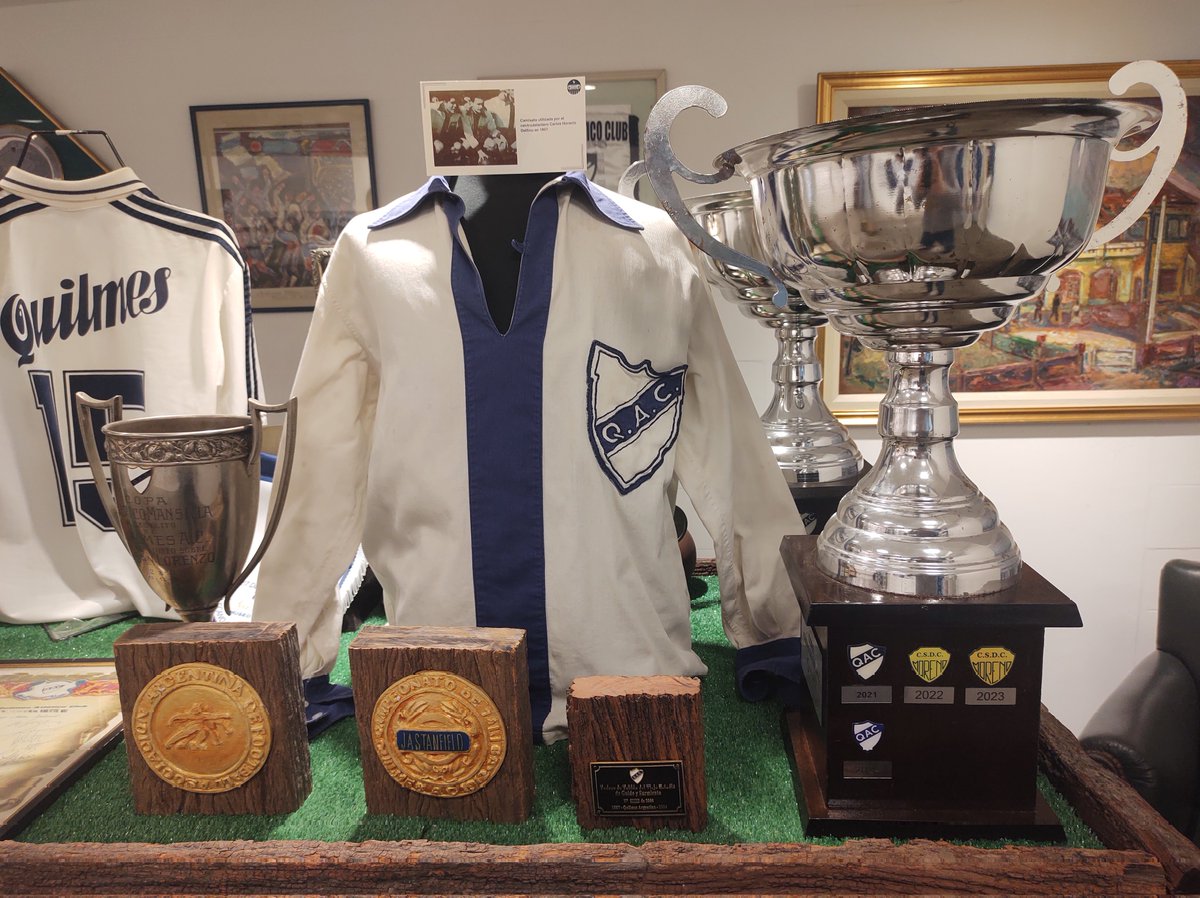 Estamos hasta las 21.00 con las reliquias de siempre y la Copa Ciudad de Quilmes que días atrás ganó el equipo de básquet del club