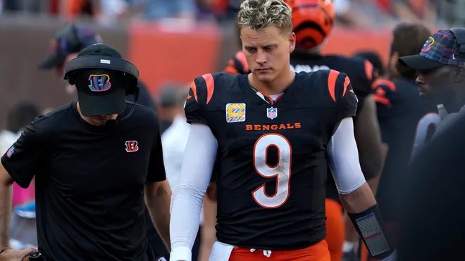 Joe Burrow after 5 weeks:

1,370 Yards(6th in NFL) 
12 passing TDS(1st in NFL) 
2 INTS 
Those are MVP numbers but he’s 1-4…