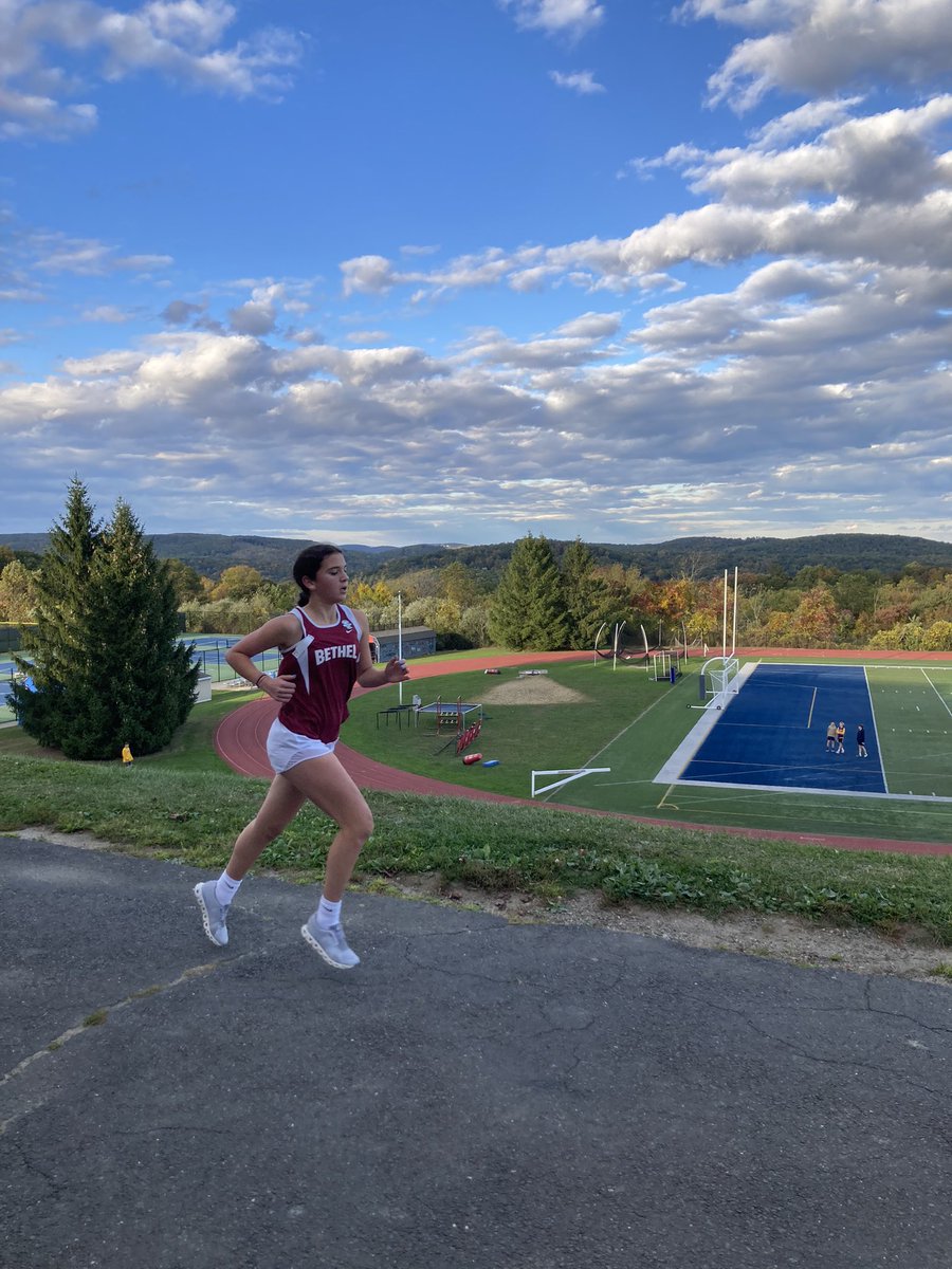 KeithMarotta's tweet photo. Meet day at New Fairfield. Bara, Courtney, Mietz, take top three overall in girls race. Boys run well and take 2nd in the meet. Go 🐯 https://t.co/UFuCmMqdSU