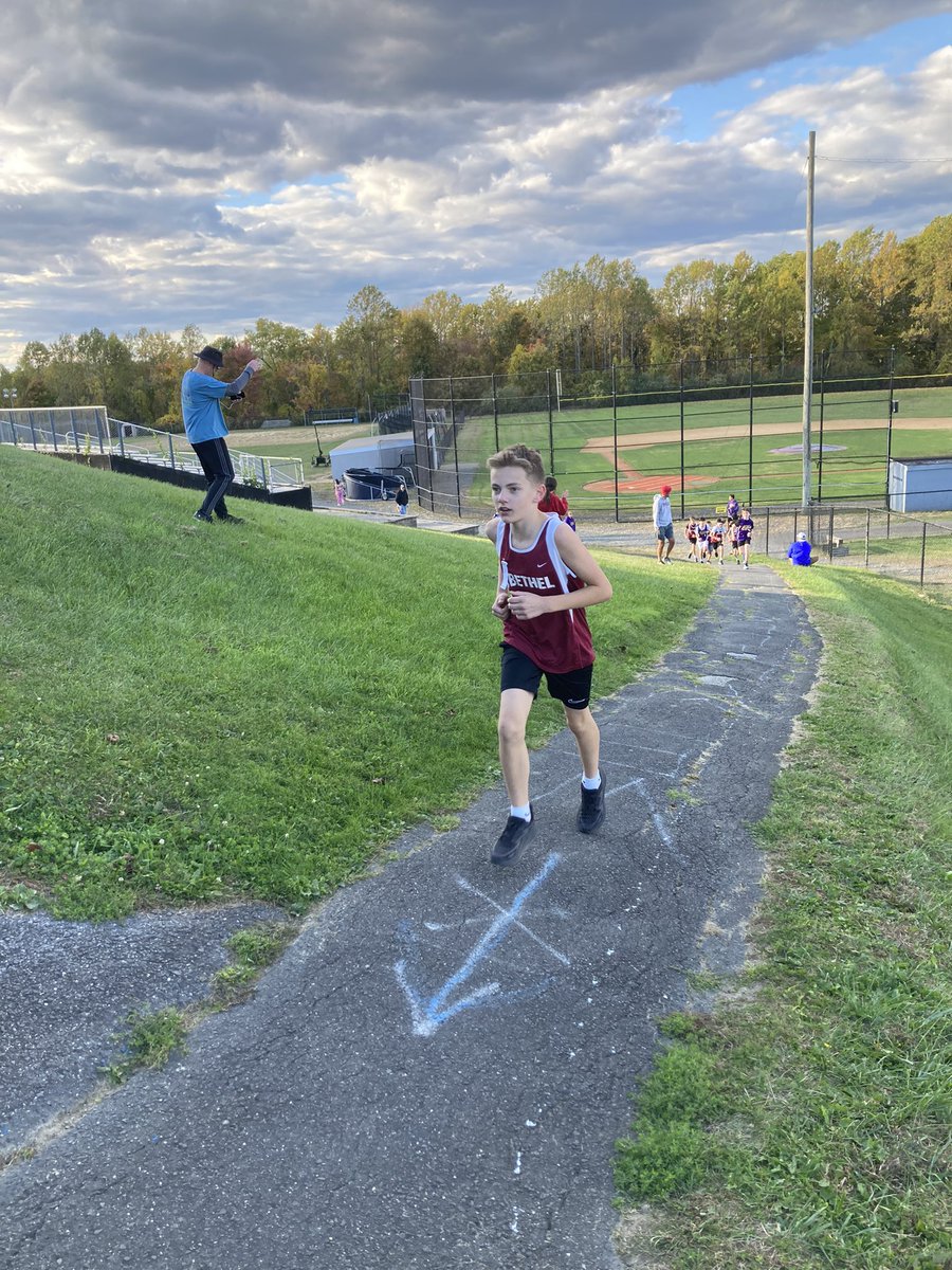 KeithMarotta's tweet photo. Meet day at New Fairfield. Bara, Courtney, Mietz, take top three overall in girls race. Boys run well and take 2nd in the meet. Go 🐯 https://t.co/UFuCmMqdSU