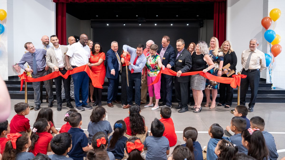 ChandlerUnified's tweet image. Our state-of-the-art campus at Galveston Elementary brings the community together with a focus on innovation, technology, and creative learning experiences. Watch our ribbon-cutting ceremony: bit.ly/3Y34pFk #WeAreChandlerUnified #LionPride #YourBondDollarsAtWork