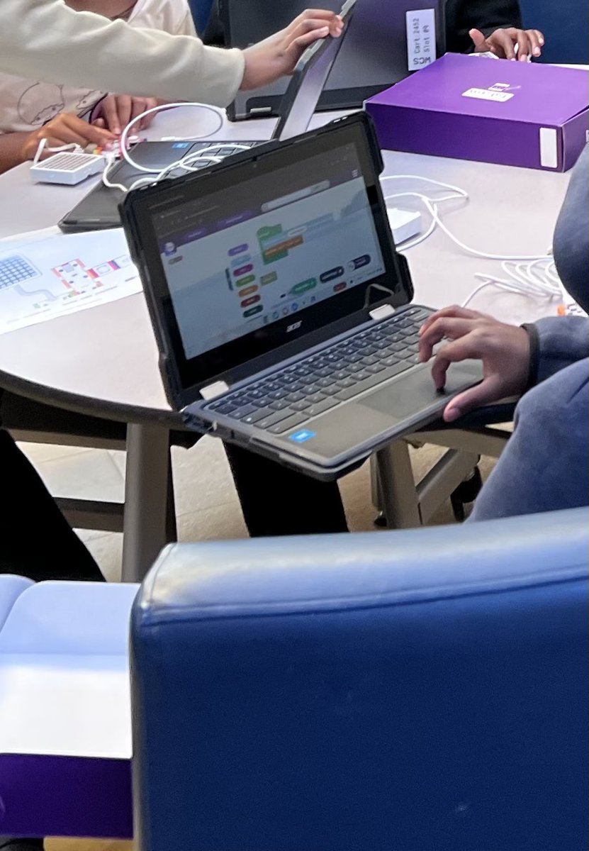 MissWinand's tweet photo. Intermediate @HawthorneWCS coding club had their first meeting of the year today. Despite many technical difficulties students showed patience &amp; understanding starting to code Little Bits circuits. It was great to have this group back together for their 2nd year in the club! https://t.co/mVI9iJMfwn