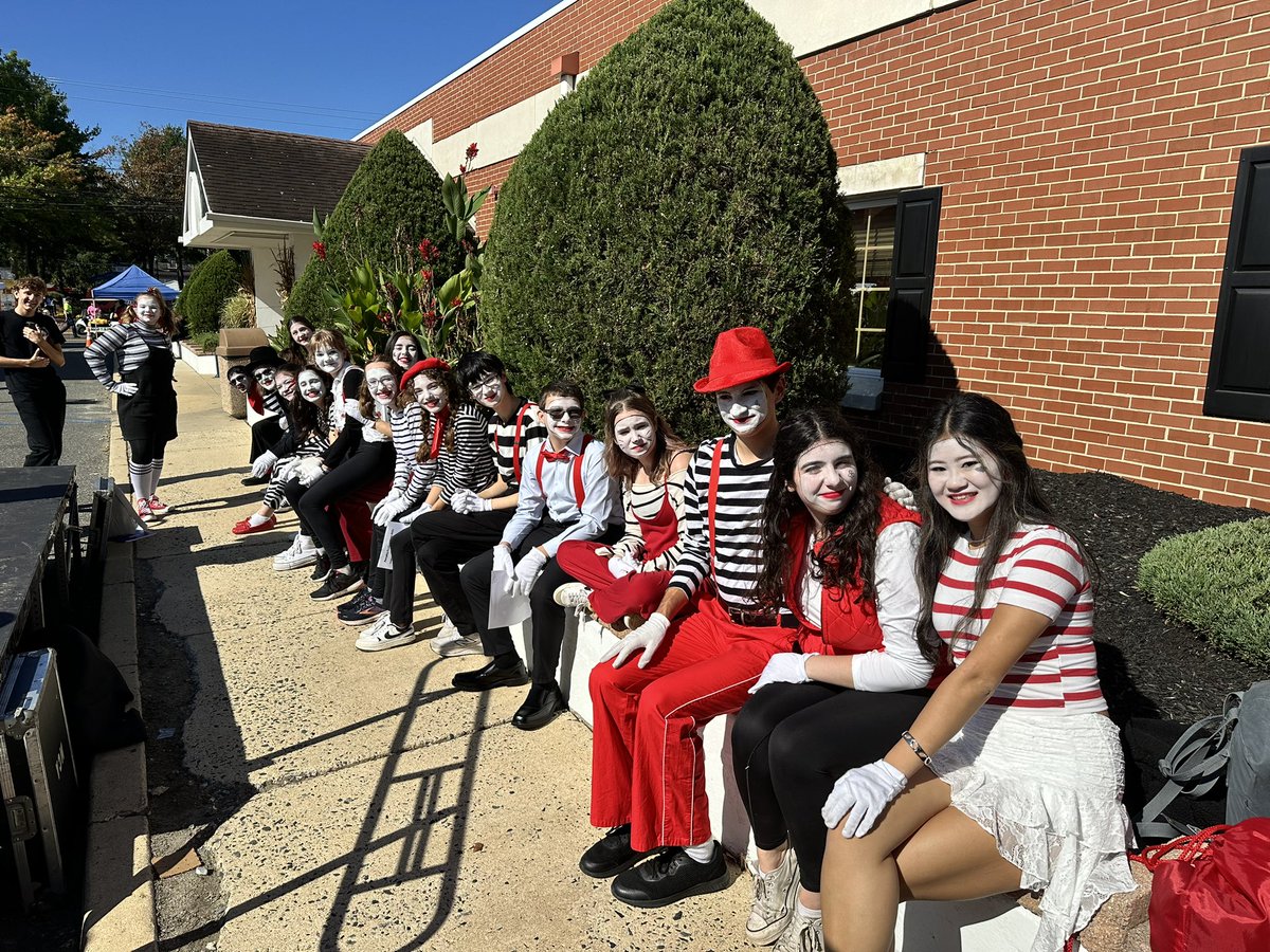CH East Mime Company tweet media
