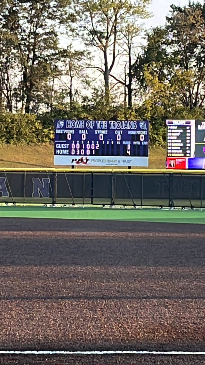 AssistantTbhs's tweet image. Eureka plates 2, Trojans up 1 bottom 6@TBHSSOFTBALL