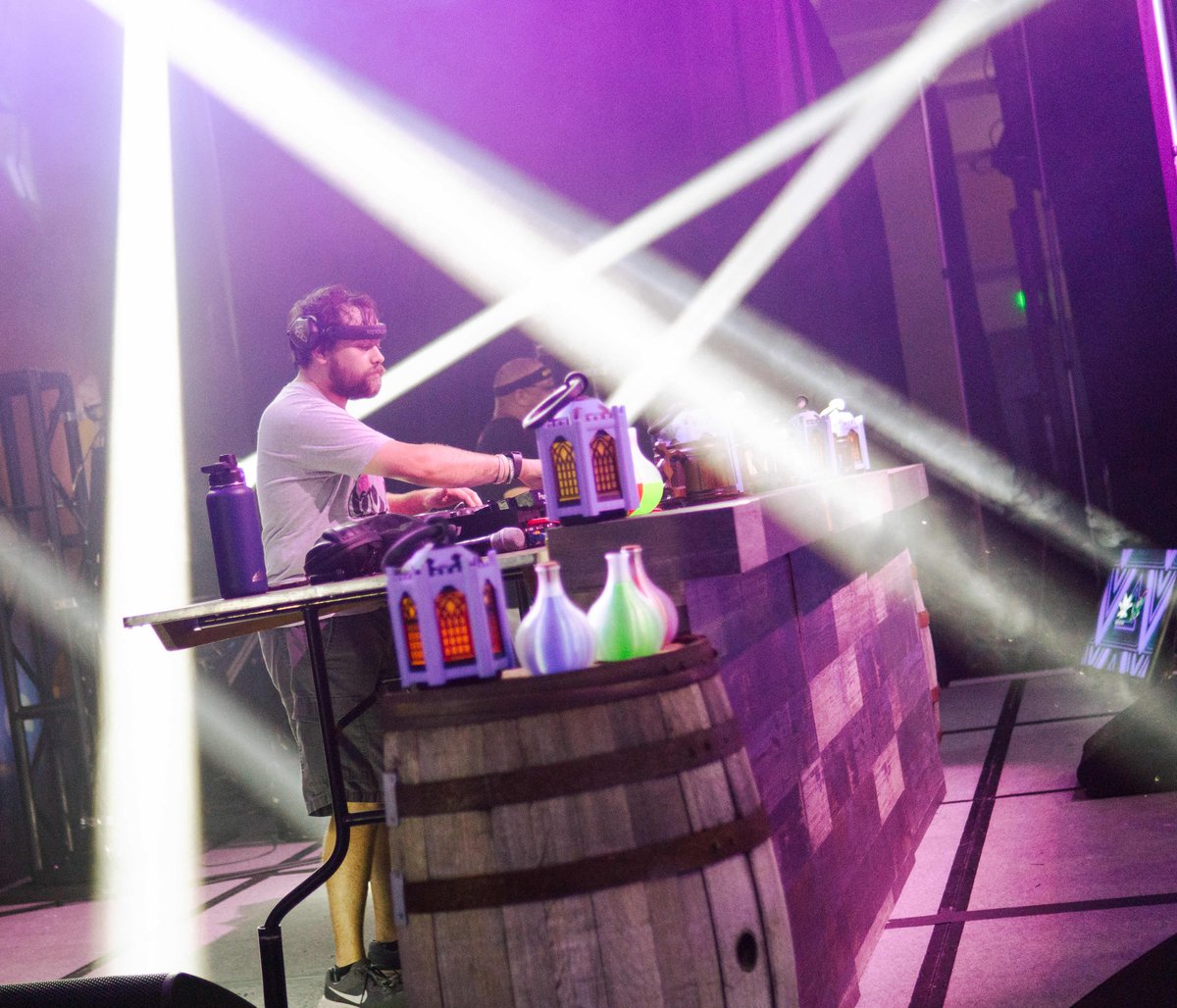 Threshold tweet media