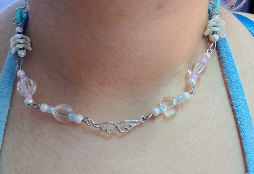 RT por favor! 

Estoy vendiendo estos collares hechos por mí, cada uno por 15€ + envío (a toda España), pagos por PayPal. MD si os interesa y preguntadme por medidas, al ser hechos a mano no todos son iguales, podemos hablar algún ajuste sin costes extra 🩵

Iré subiendo más🩵