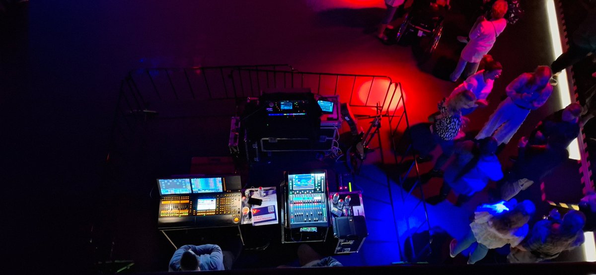 RobvanNimwegen's tweet photo. Te gek optreden gehad met JukeboxLive @victorie Alkmaar bedrijfsfeest 
's HeerenLoo https://t.co/uny4vUnPxO