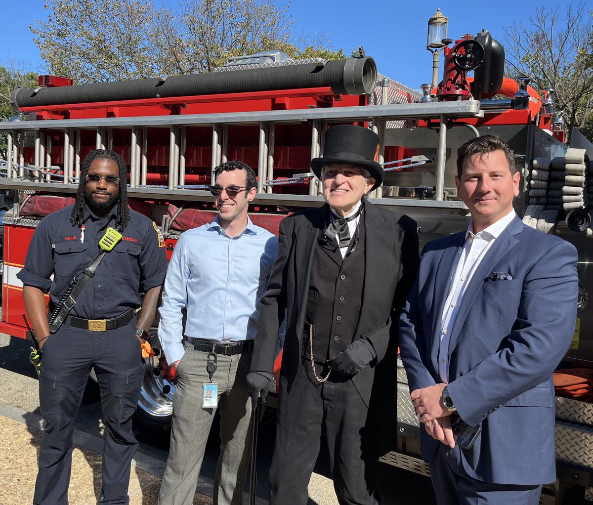 dcfireems's tweet photo. #DCsBravest from Engine 13  and Fire Prevention partnered with @smithsonian during #FirePreventionWeek2024 on the Mall to educate on fire safety/prevention. 

Thank you to Smithsonian employees and community for spending part of your day with us learning how to be #DCFireSafe. https://t.co/ScOEpgg0X4