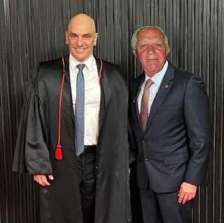 Me encontrei hoje a tarde com o Ministro Alexandre de Moraes e EXIGI que o twitter seja bloqueado novamente no Brasil. O X estava bem melhor sem essa turma com QI de chimpanzé postando aqui. Em breve anunciarei aqui meus novos projetos.