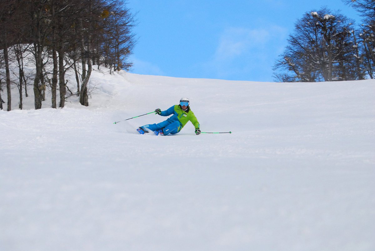 ¡¡Increíbles últimos días para disfrutar de la nieve en el cerro Perito Moreno de El Bolsón ⛷️🏂❄️!!
Hasta el 13 de octubre permanecerá abierto y con grandes descuentos para residentes de El Bolsón y la Comarca Andina.
¡Disfrutá de la montaña con sol y nieve!