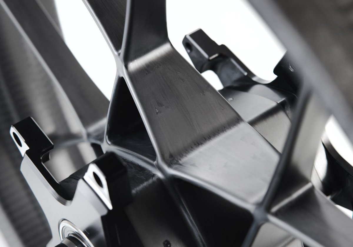 RotoboxRims's tweet photo. Key Features: 
⚡Advanced Upgrade for Performance Motorcycles
⚡Unidirectional Carbon Spokes
⚡High Load Ratings
⚡High Stiffness
⚡UV Satin Coating
⚡JWL Certified⠀

#launch #rotoboxwheels #nextgen #carbonwheels #bulletpro #rotobox https://t.co/sAuKVn28Nf