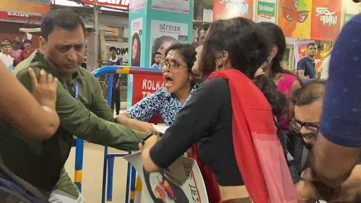 Wbdf_official's tweet photo. Protestors detained during protest for RGKar issue beside Tridhara Puja Pandal,female protesters were dragged by male police,even it is heard that they are civic volunteers.Protestors are taken to Lalbazar police headquarter by prison van.This is so sorry state of affair by State Govt.Shame,Shame 😡😡 
#justiceforrgkar
#justiceforabhaya
#removethreatculture
#shamekolkatapolice

#TeamWBDF
#TeamJPD
@ANI
@PTI_News @FAIMA_INDIA_ @FordaIndia @RDA_UP @RDAMP_OFFICIAL @AIIMSRDA @wb_jdf @Association_DNB @GujaratJda @IMAIndiaOrg @abpanandatv @Zee24Ghanta @Tv9_Bangla @News18Bengali @BanglaRepublic @MyAnandaBazar @aajkaalnews @eisomoy24 @ttindia @TheStatesmanLtd @BartamanNews @ndtv @TimesNow @htTweets @the_hindu @MirrorNow @CNNnews18 @republic @CMOfficeWB @MamataOfficial @KolkataPolice @CPKolkata