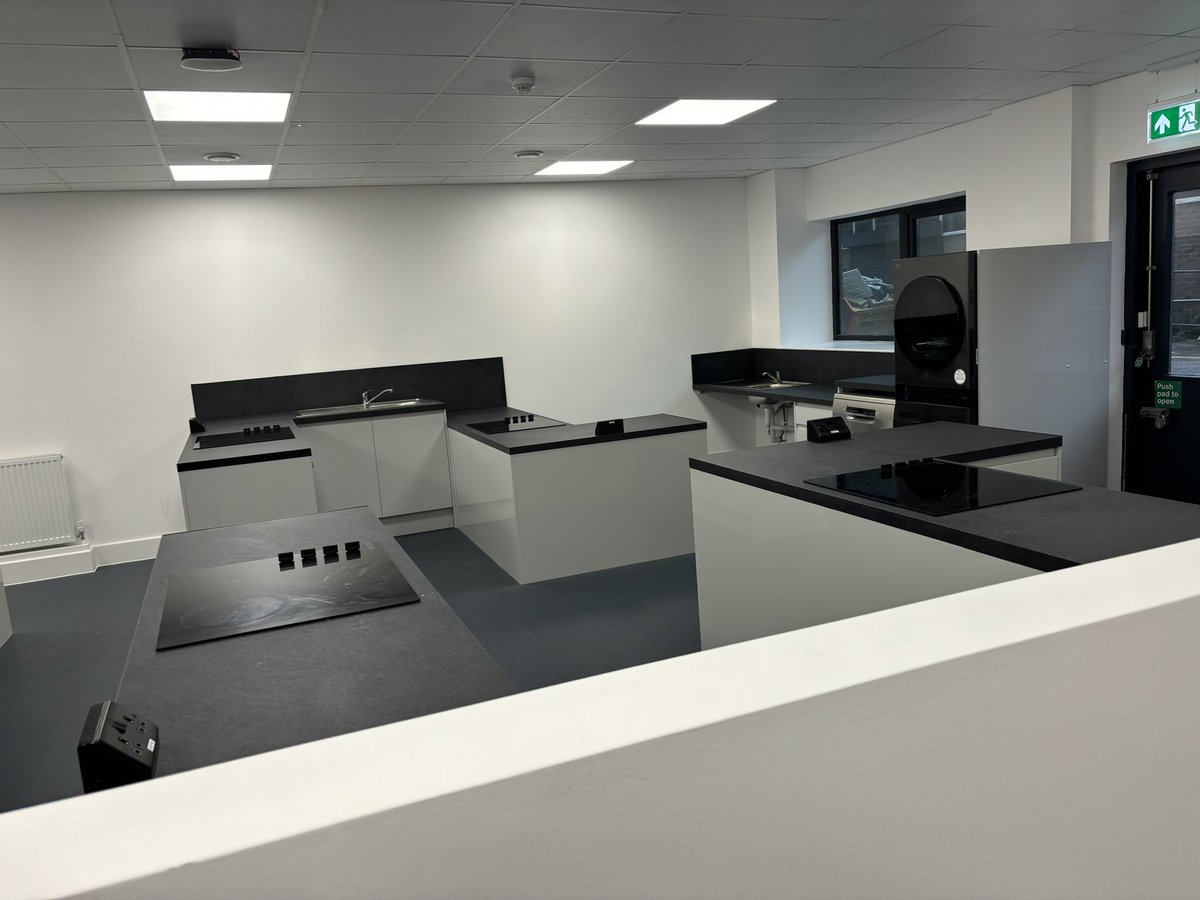 The5es-4me tweet media