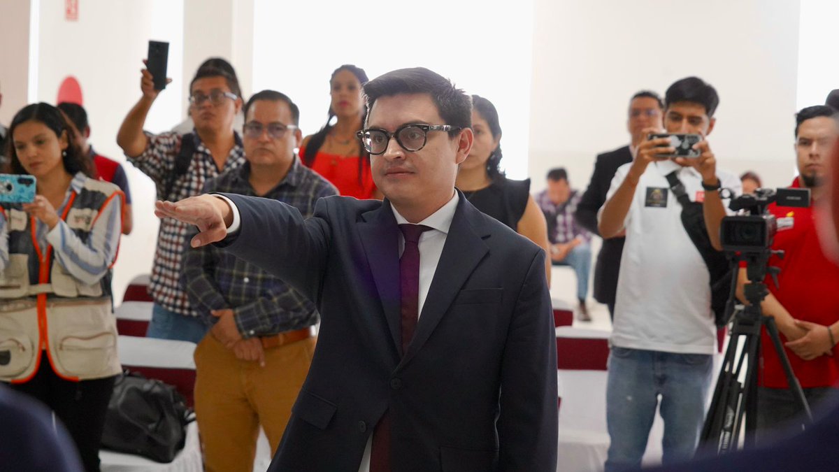 MorelosCongreso's tweet photo. 📜🏛 Hoy, diputados de la #LVILegislatura instalaron la Comisión de Reglamentos, Investigación, Prácticas y Relaciones Parlamentarias, presidida por el diputado @IsaacPimentelMx y con el Lic. Byron Rubio como secretario técnico. https://t.co/VLoNjzKYhu