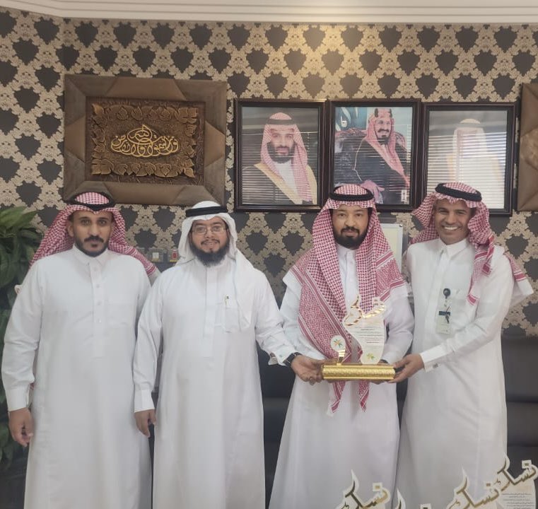 سررنا اليوم بتكريم من قبل مركز التنمية الاجتماعي بالمدينة المنورة 
أود أن أعبر عن خالص الشكر والتقدير ونخص بالشكر سعادة الاستاذ مدير إدارة تنمية المجتمع ناصر بن عليثة القاضي وسعادة الاستاذ مدير مركز التنمية الاجتماعي ماهر الفايدي وسعادة الاستاذ مدير الجمعيات عبدالعزيز السحيمي