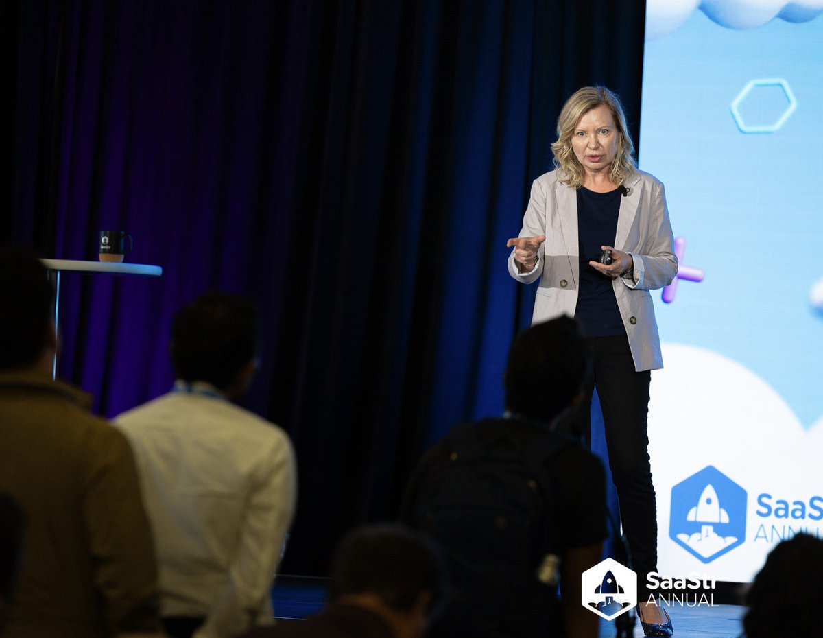 .<a href="/maria_g_thomas/">Maria Thomas</a> CPO <a href="/RebrandlyBuzz/">Rebrandly</a> discussing the Blueprint for Leading a PLG Effort in a SaaS Company