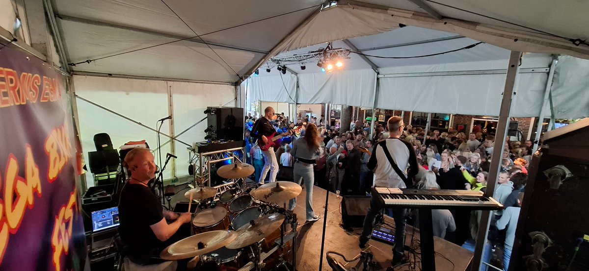 RobvanNimwegen's tweet photo. Kermis Egmond-Binnen  JukeboxLive Channel Sound Service https://t.co/sgOOBhY8Td