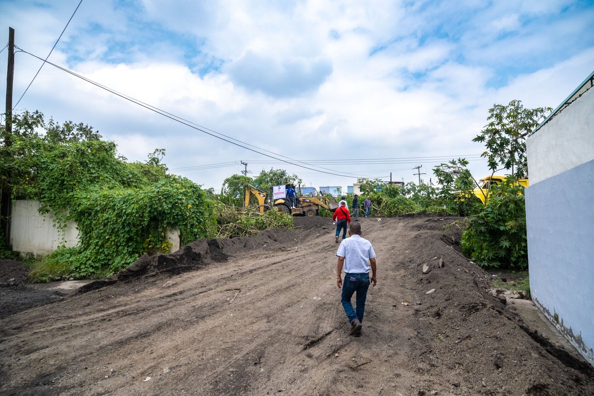 GobCoacalco2022's tweet image. #SAPASAC está trabajando en la rectificación y reforzamiento de los taludes del Canal Cartagena para prevenir desbordes ocasionados por las recientes lluvias. Esta acción beneficiará a las colonias Ex Hacienda San Felipe y Bosques del Valle. 🖐

#ExperienciaYResultadosQueSeNotan