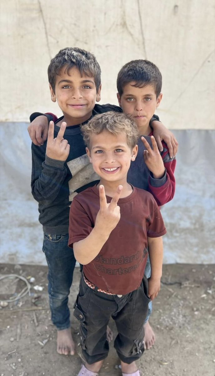 All7m_Mahmou14d's tweet photo. PLEASE DONT IGNORE!

I hope everyone contributes what they can to raise our message so that everyone can see it, then we will be able to escape, by donating, sharing and drawing. Everyone should help these children to make them live a decent life.

https://t.co/sHCFxKfSNx https://t.co/BjknNDKmz9