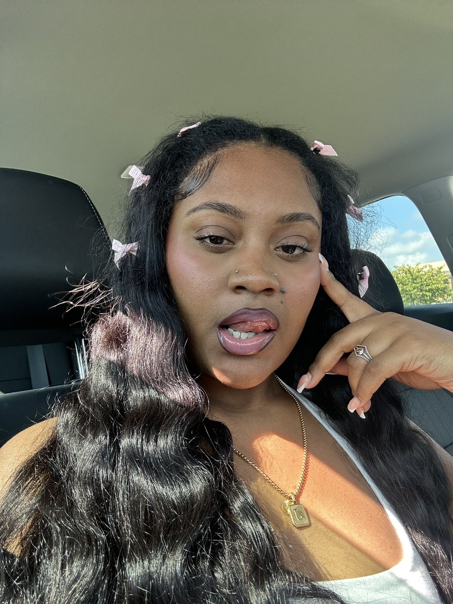 THAT gworl.
