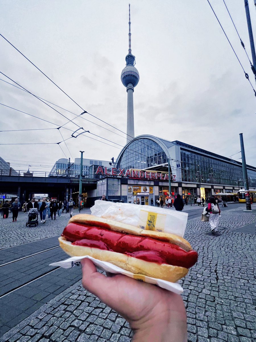 Tenía 8 años sin venir. 
Qué nostalgia volver a Berlín 🖤❤️💛
