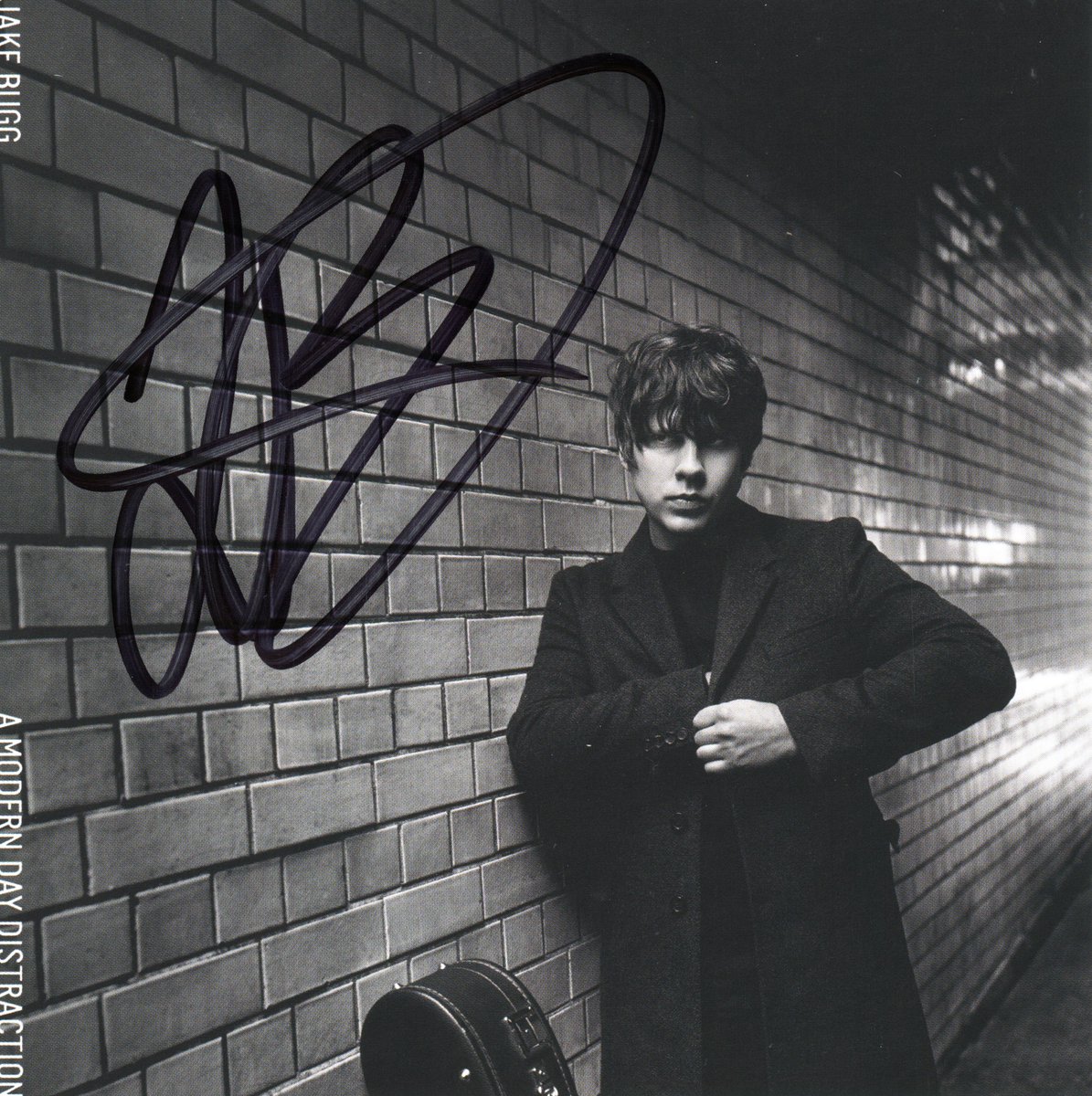 Russ_Graves's tweet photo. The new @Jakebugg album ‘A Modern Day Distraction’ arrived in the post yesterday, with a signed card inside. Absolutely love this new album, give it a spin! ⚡️@SonyMusicUK #JakeBugg #AModernDayDistraction #Zombieland #AllKindsOfPeople https://t.co/PPv3J6FQkp