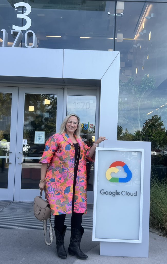 Visiting <a href="/Google/">Google</a> today at the #SiliconValley! Sooooo exciting!
