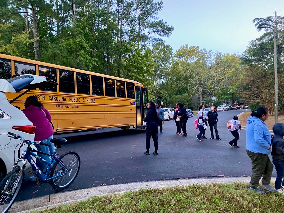 DurhamPublicSch's tweet photo. For national #walkrolltoschool day, Holt Elementary students were greeted with @dpsgoodfood breakfast and a walk through the neighborhood that included bus riders, car riders, walkers, and bikers. 
#WeAreDPS @walkrolltoschool @bikedurham @movesafedurham https://t.co/AWKtOpNTLz