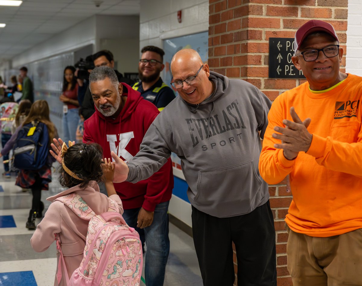 JCPSKY's tweet photo. ⚡️ FLASH DADS | The #JCPSFlashDads showed up bright and early this morning to surprise students at @CampTaylorES! Everyone was excited to see those smiling faces! #WeAreJCPS @JCPSDEP1 https://t.co/H1zYBSMiHl