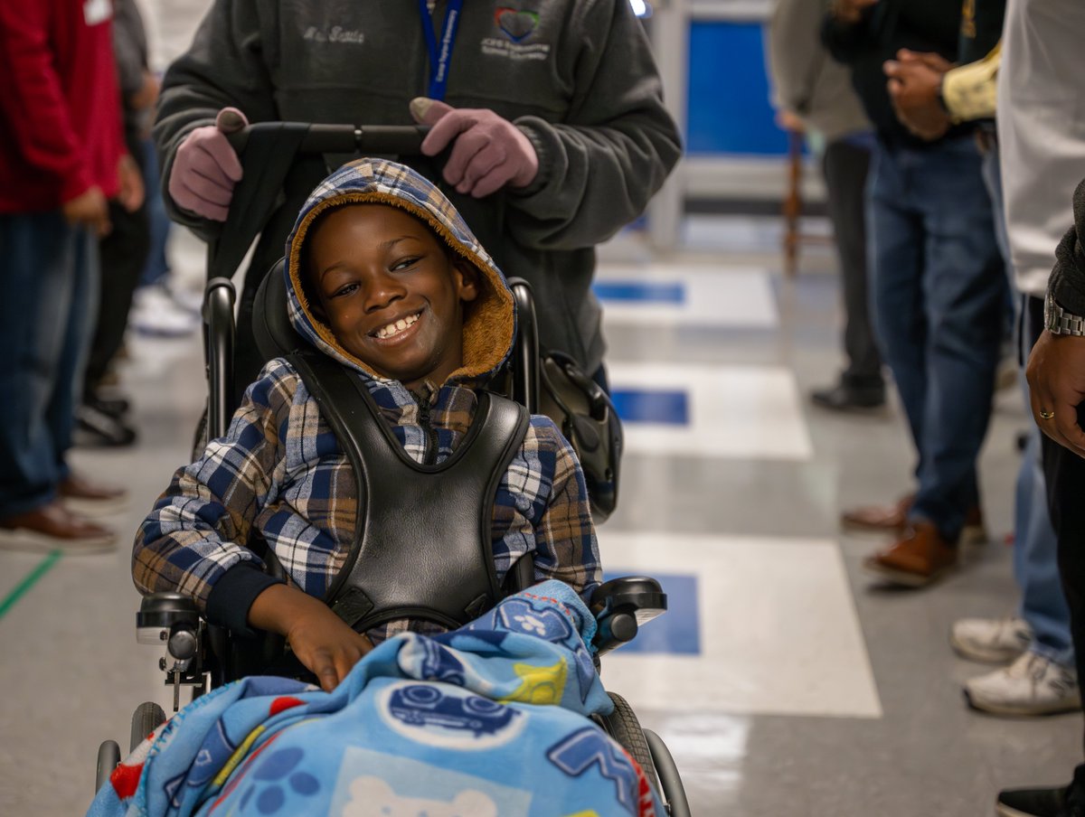 JCPSKY's tweet photo. ⚡️ FLASH DADS | The #JCPSFlashDads showed up bright and early this morning to surprise students at @CampTaylorES! Everyone was excited to see those smiling faces! #WeAreJCPS @JCPSDEP1 https://t.co/H1zYBSMiHl