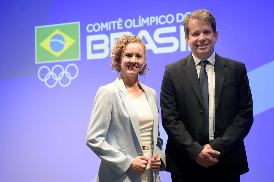 🔰ELEIÇÃO NO COB

Marco Antônio LaPorta será o novo presidente do COB a partir de 1º de janeiro de 2025 até o final de 2028.

Ele foi eleito por 30 votos a 25 e assumirá ao lado da medalhista olímpica Yane Marques, sua vice-presidente, a 1ª mulher a chegar a um dos 2 principais