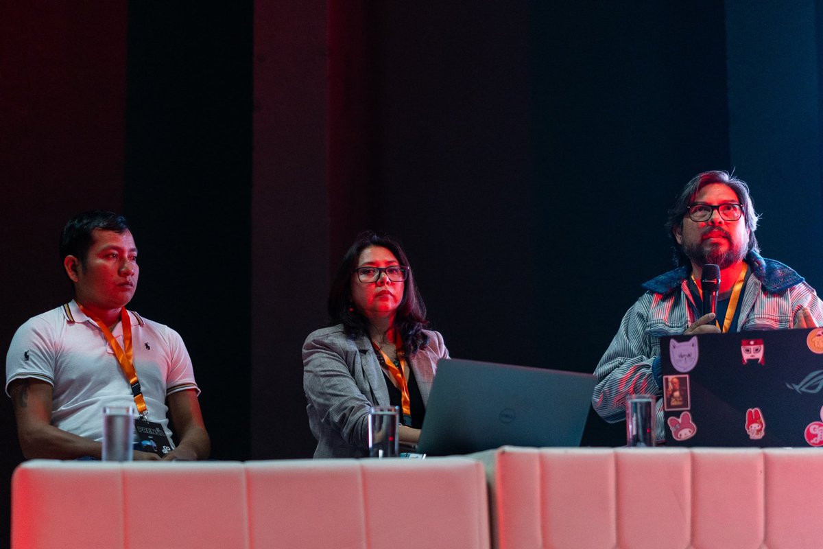 PrensaComunitar's tweet photo. #CADF2024 ✊🏽 Cine taller “Dinámicas del despojo y resistencia del pueblo Q’eqchi”
Dialogamos con asistentes al CADF en Antigua Guatemala, presentamos el documental Kawil Ch’oolej “la resistencia” que muestra la movilización anti minera contra el níquel.📌
📷 Emmanuel Andrés https://t.co/r5IPVl1HoA