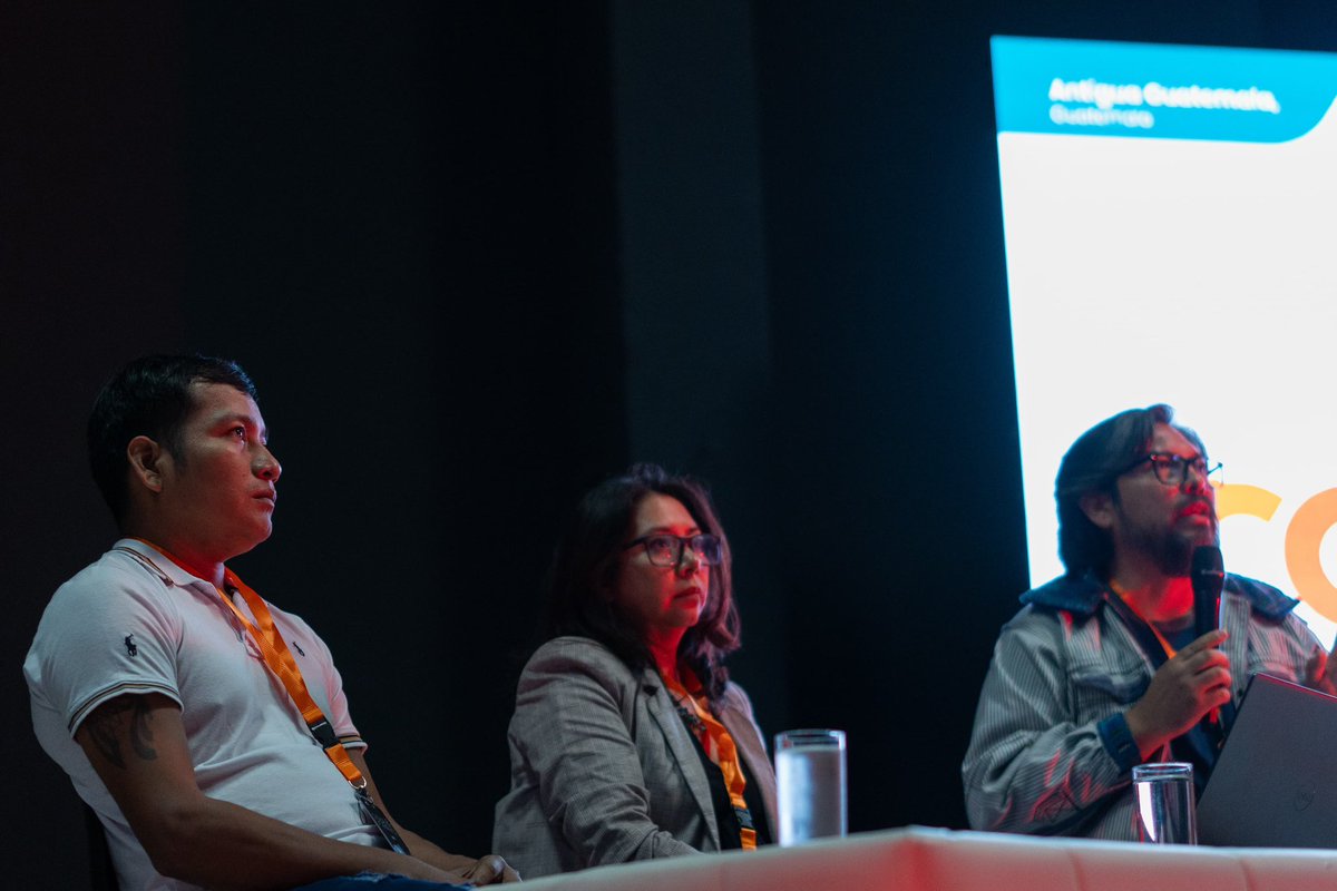 PrensaComunitar's tweet photo. #CADF2024 ✊🏽 Cine taller “Dinámicas del despojo y resistencia del pueblo Q’eqchi”
Dialogamos con asistentes al CADF en Antigua Guatemala, presentamos el documental Kawil Ch’oolej “la resistencia” que muestra la movilización anti minera contra el níquel.📌
📷 Emmanuel Andrés https://t.co/r5IPVl1HoA