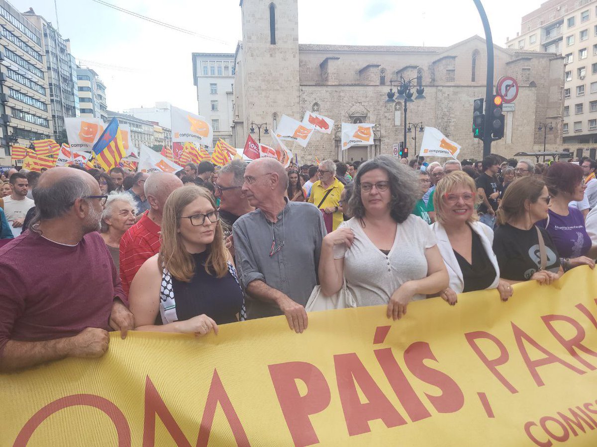 Nazis i catalanistes embruten el 9 d’octubre
Es un dia de celebracio dels valencians
Lluis Llach no pinta fava en Valencia un 9 d’Octubre, com no pinten res els espanyolistes que neguen l’identitat valenciana