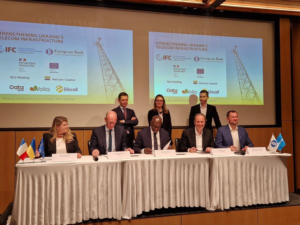 JLarssonEU's tweet photo. Je célèbre aujourd'hui la signature du plus important investissement étranger en Ukraine depuis la guerre, via @IFC_fr, @EBRD et NJJ holding. 

Rendu possible grâce aux garanties de l'UE, il témoigne de la confiance de la part des partenaires européens à l'Ukraine 🇺🇦🤝🇪🇺 https://t.co/cbXnQQ5S48