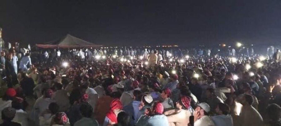 د خېبر له ویاړه ډکه خاوره، نن د لوی پښتون قوم کوربنه ده. 

خېبر به په یولسم اکتوبر هم د زرهاو زړورو، مخورو، او غېرتمنو پښتنو د جرګې شاهد وي. موږ ګورو چې دښمن، لا تر وړاندې د جرګې له فیصلو ویریدلې، او تاسو پوهیږئ چې  ډار د ضعیفو خلکو خصلت دی، او همدا به یې د تاریخي ماتې انجام شي.